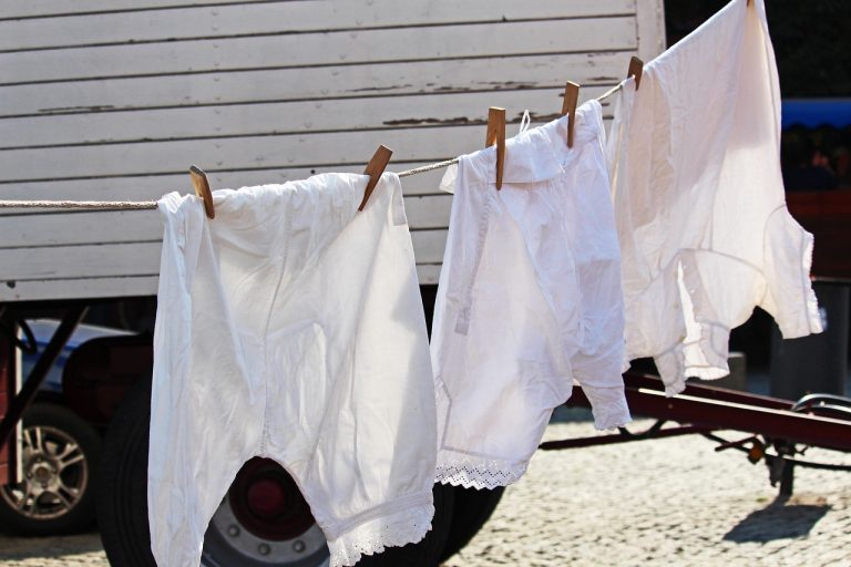 Astuces pour enlever les 5 types de taches de vêtements les plus courants