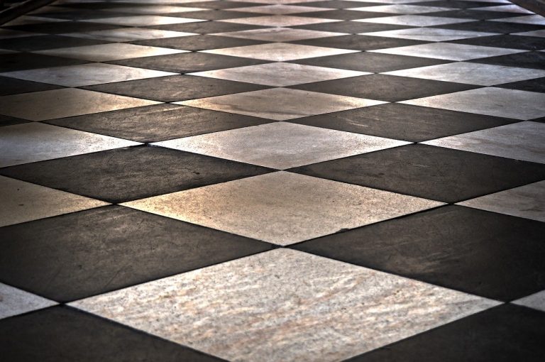 Quelles sont les spécificités des carrelages en céramique ?
