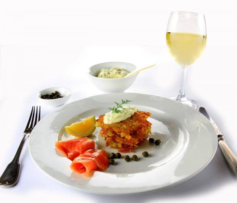 Accorder les plats avec les vins : quelles sont les règles essentielles à respecter ?