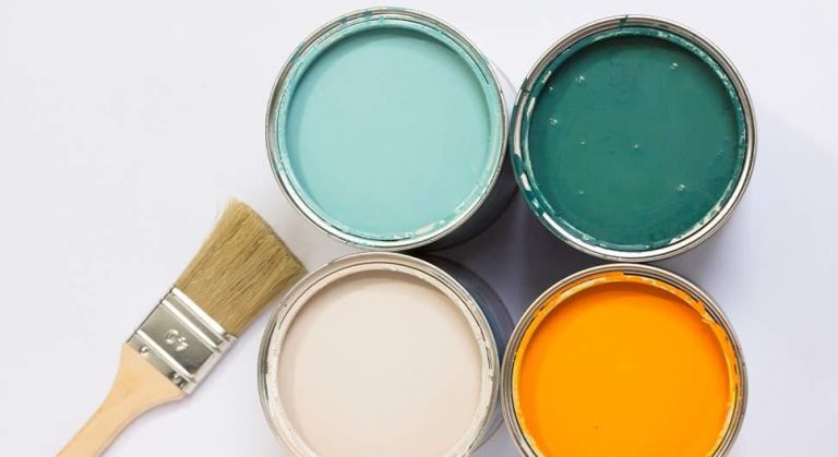 Peindre des meubles en bois : quelles sont les couleurs tendances ?