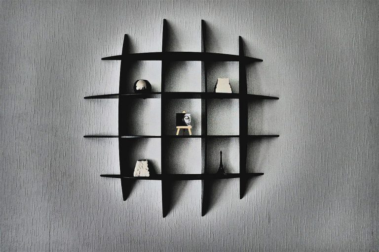 Comment poser une étagère murale avec équerre ?
