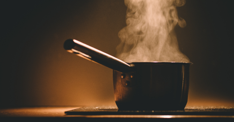 Nettoyer une casserole incrustée de caramel cette astuce pourtant simple est redoutablement efficace