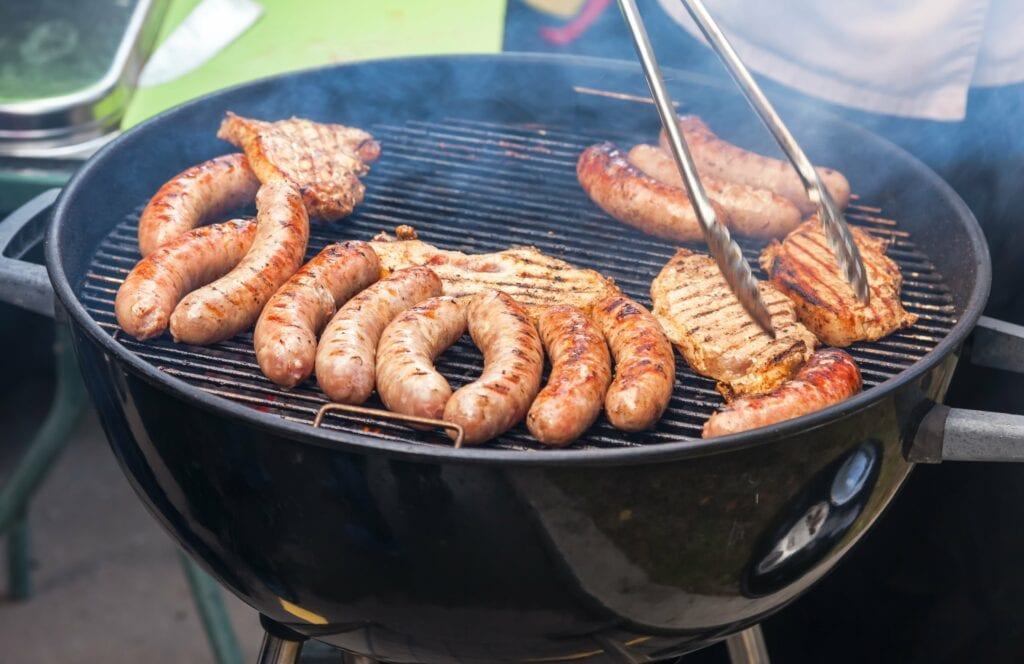 Comment faire cuire des saucisses au barbecue ?