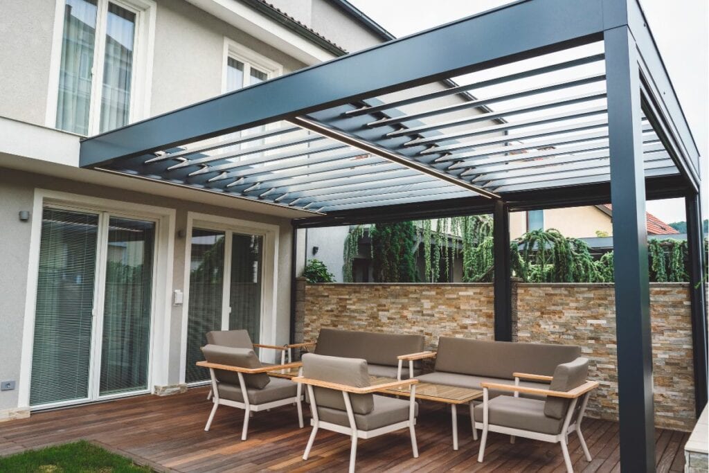 Protéger sa terrasse du vent : les astuces