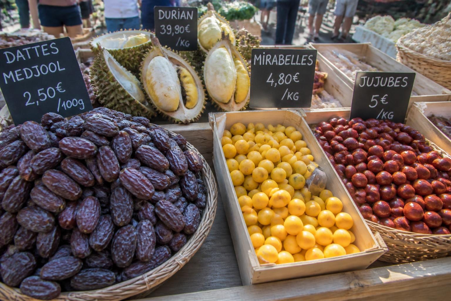 découvrez une liste complète des fruits et légumes commençant par la lettre d, accompagnée de conseils pratiques pour bien les choisir, les préparer et les intégrer dans vos repas quotidiens.